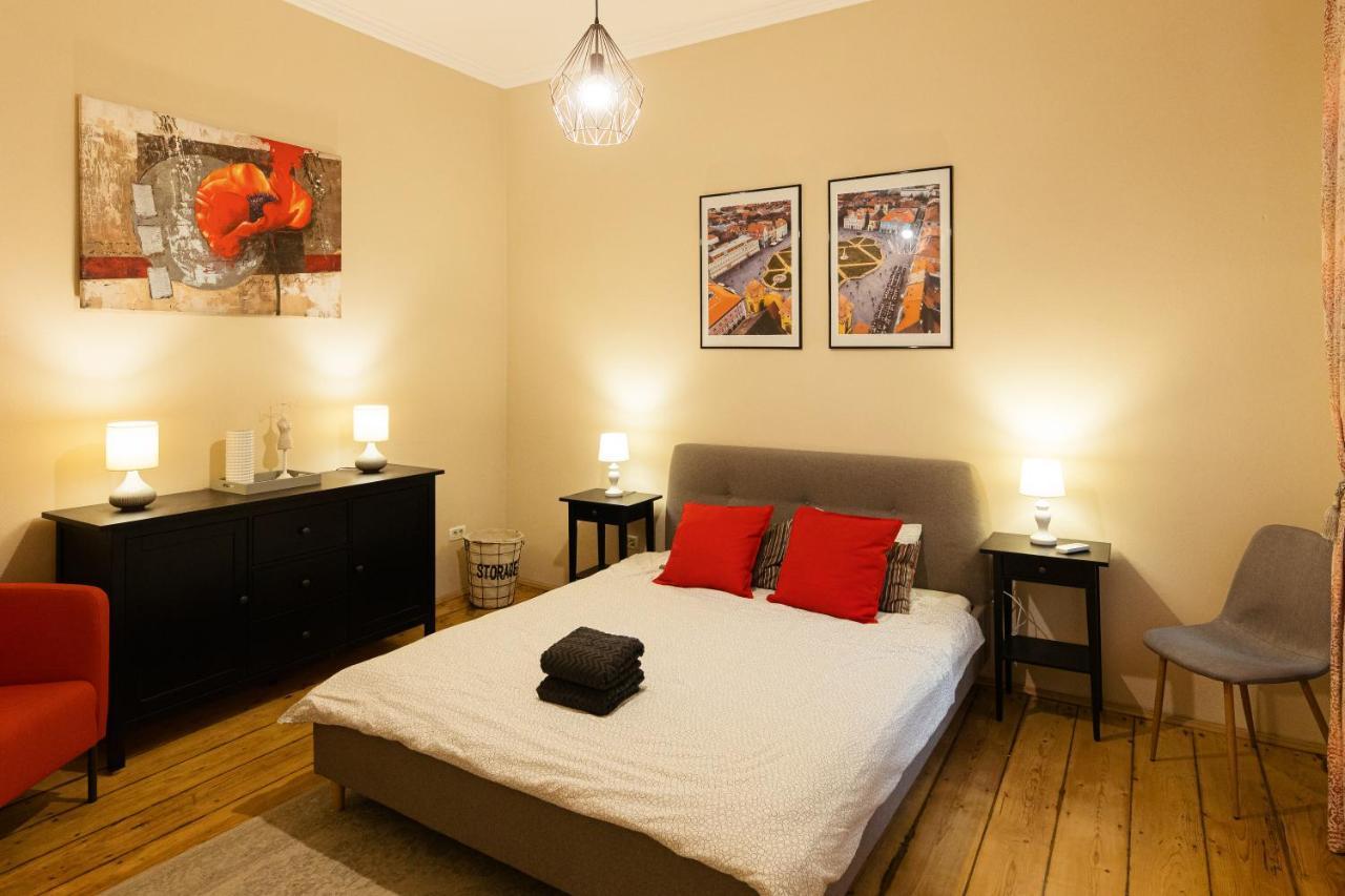 Chic Apartment In Historical City Center Timisoara Exterior foto