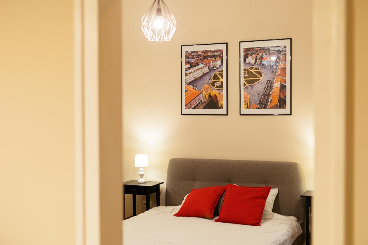 Chic Apartment In Historical City Center Timisoara Exterior foto