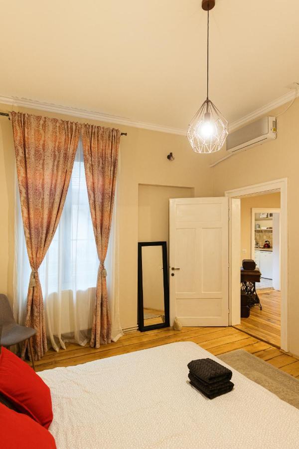Chic Apartment In Historical City Center Timisoara Exterior foto