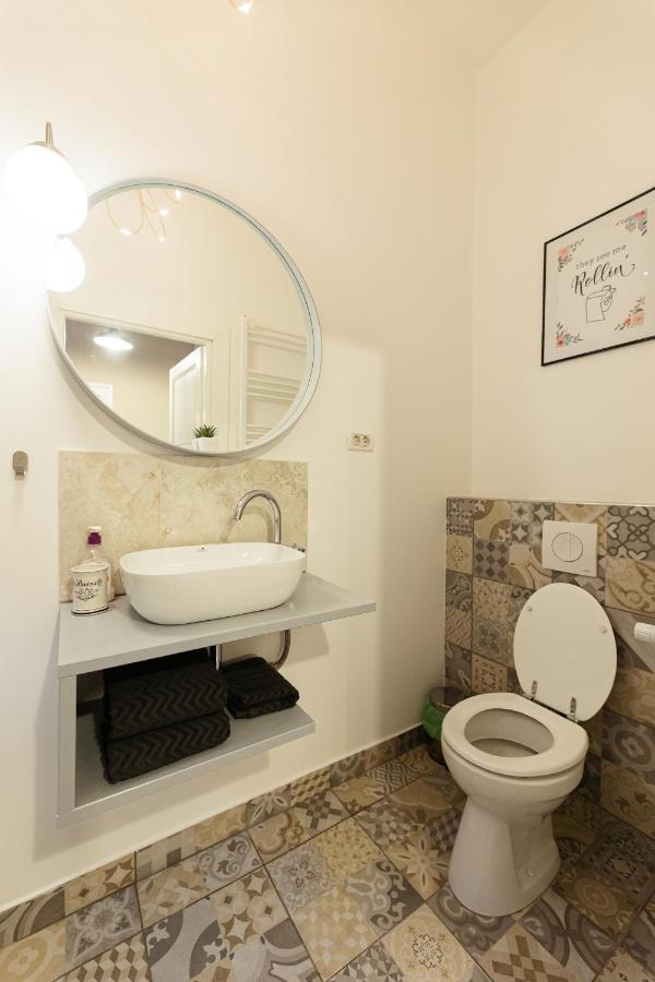 Chic Apartment In Historical City Center Timisoara Exterior foto
