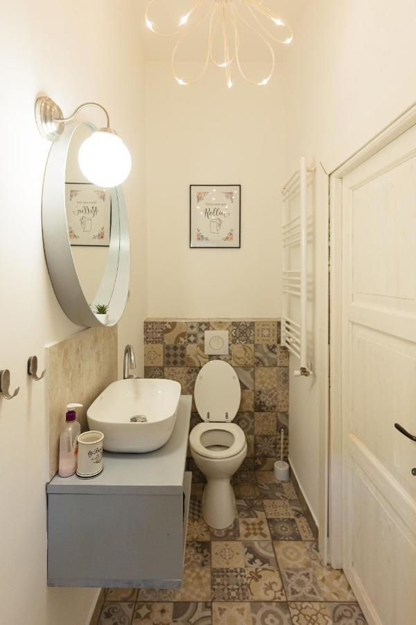Chic Apartment In Historical City Center Timisoara Exterior foto