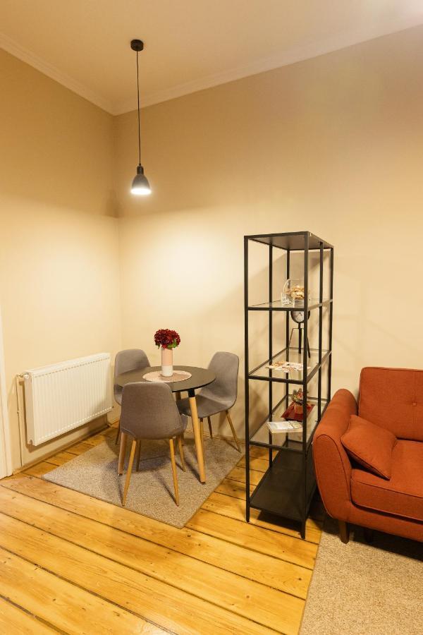 Chic Apartment In Historical City Center Timisoara Exterior foto