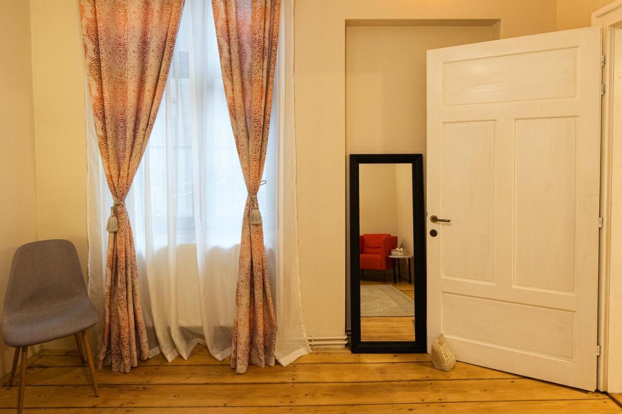 Chic Apartment In Historical City Center Timisoara Exterior foto