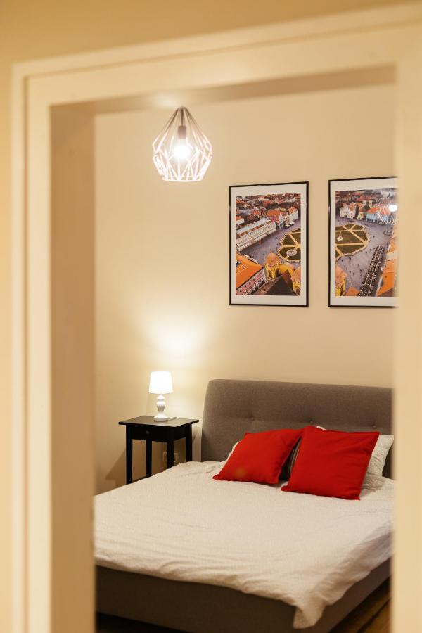 Chic Apartment In Historical City Center Timisoara Exterior foto