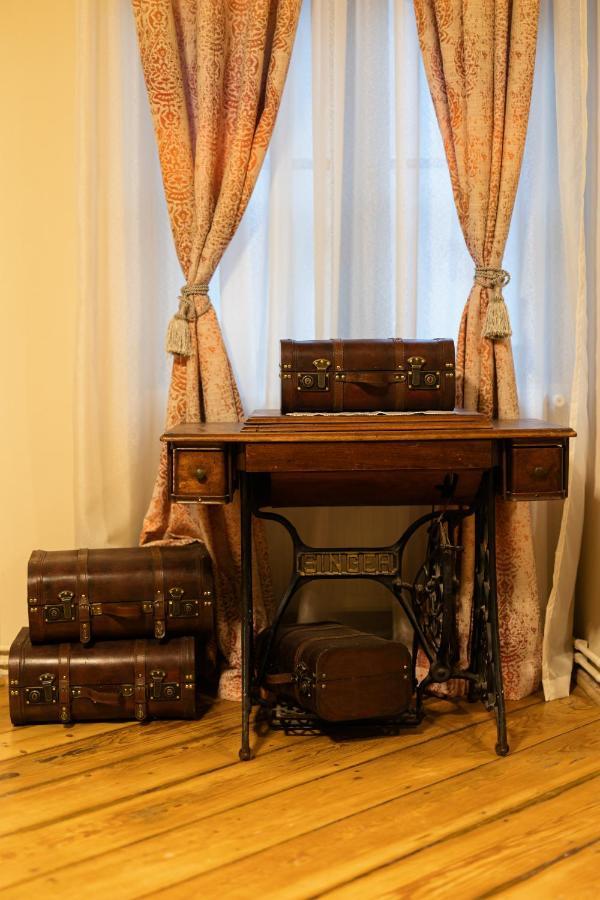 Chic Apartment In Historical City Center Timisoara Exterior foto