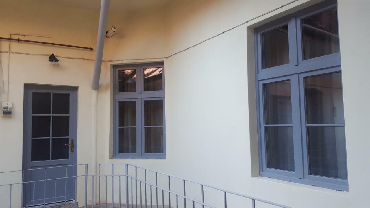 Chic Apartment In Historical City Center Timisoara Exterior foto